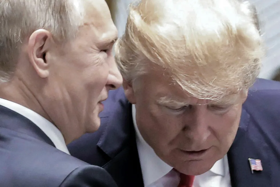 USA og Russland drøfter muligheten for et toppmøte mellom presidentene Donald Trump og Vladimir Putin. Møtet kan bli i midten av juli, rett etter Natos toppmøte. Foto: Mikhail Klimentyev/AFP/NTB Scanpix