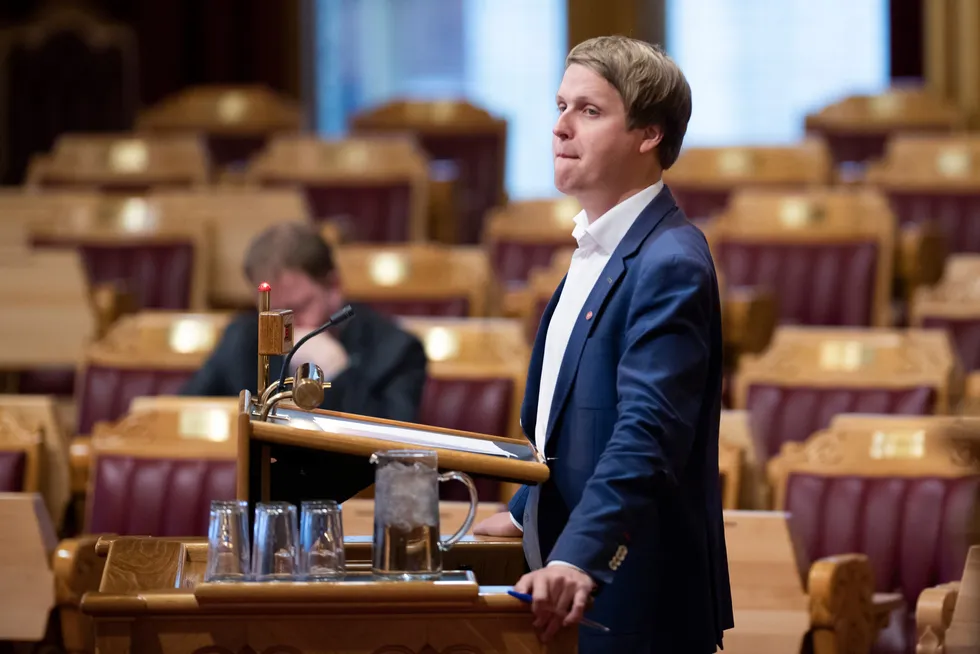 Arbeiderpartiets parlamentariske nestleder, Åsmund Aukrust, tror ikke nordmenn har forstått alvorligheten i den sikkerhetspolitiske situasjonen. Nå lover han mye, mye mer penger til forsvarspolitikk i årene som kommer.