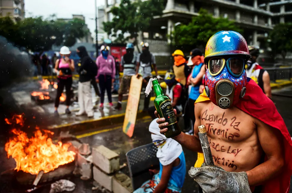 Det har vært mye bråk i Venezuela i de siste månedene. Her fra en demonstrasjon 4. august mot den nye nasjonalforsamlingen. Foto: RONALDO SCHEMIDT/AFP/NTB scanpix