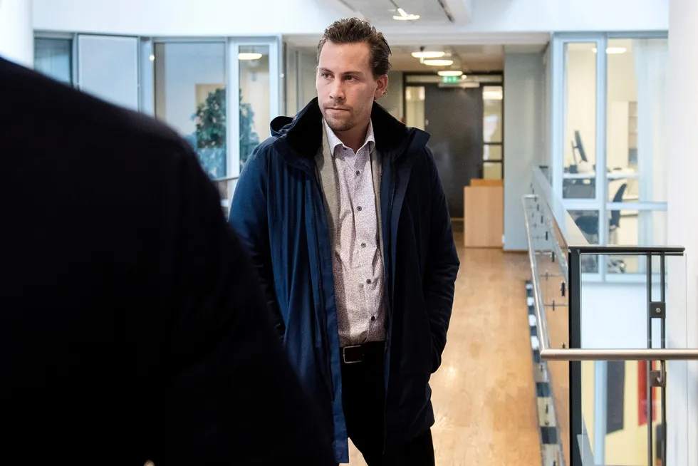 Rune Johannessen fotografert i Oslo tinghus i 2019 da Monobank begjærte han konkurs i forbindelse med et forbrukslån på 200.000 kroner som var misligholdt. Nå innrømmer 33-åringen å ha svindlet en rekke mennesker for millionbeløp.