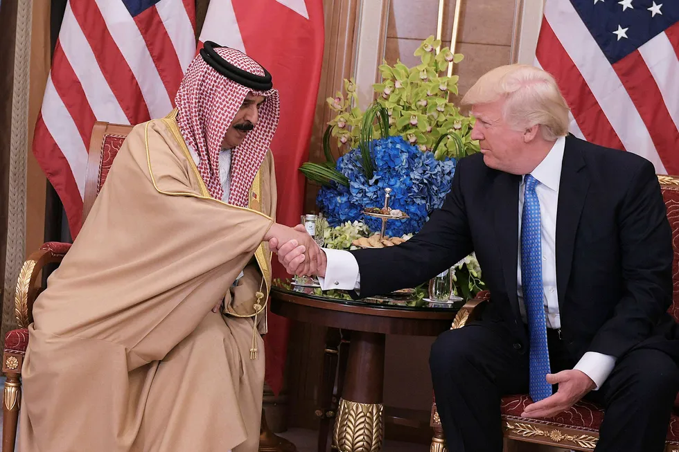 USAs president Donald Trump og Bahrains Kong Hamad bin Isa Al Khalifa hadde bilaterle samtaler i Riyadh søndag. Foto: MANDEL NGAN/AFP/NTB Scanpix