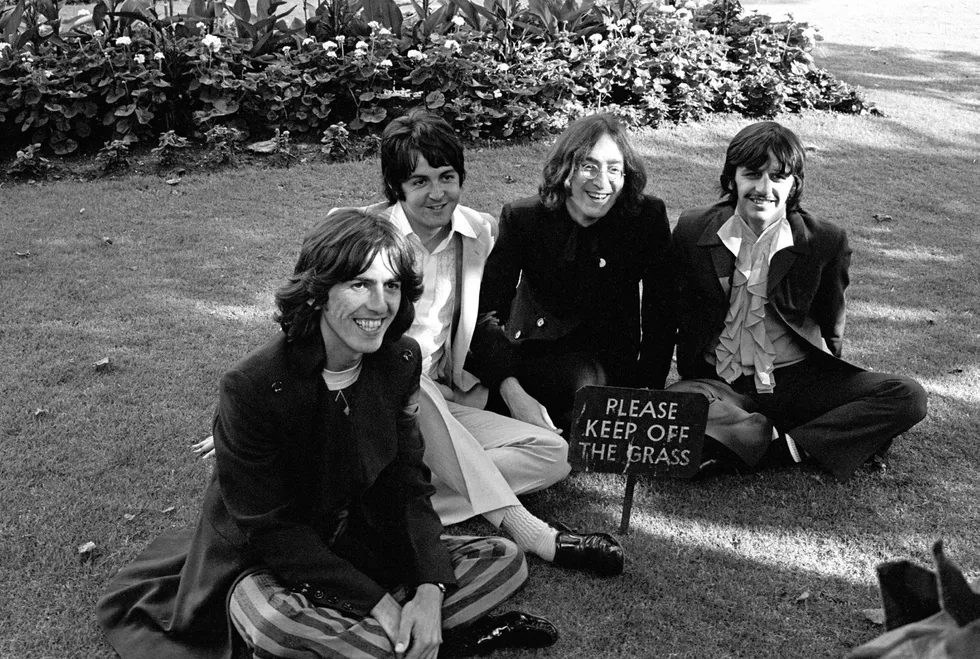 The Beatles. På plenen til fotografering: George Harrison (fra venstre), Paul McCartney, John Lennon og Ringo Starr.