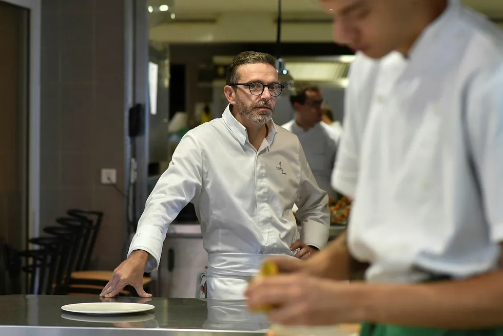 Etter tre Michelin-stjerner gjennom hele 18-år, ba Sebastien Bras' restaurant Le Suquet i Sør-Frankrike om å slippe å bli omtalt i guideboken fra 2018. – Kanskje blir jeg mindre berømt etter dette. Men det kan jeg leve med, sa Bras da han kontaktet Michelin-guiden i september i fjor. Foto: REMY GABALDA