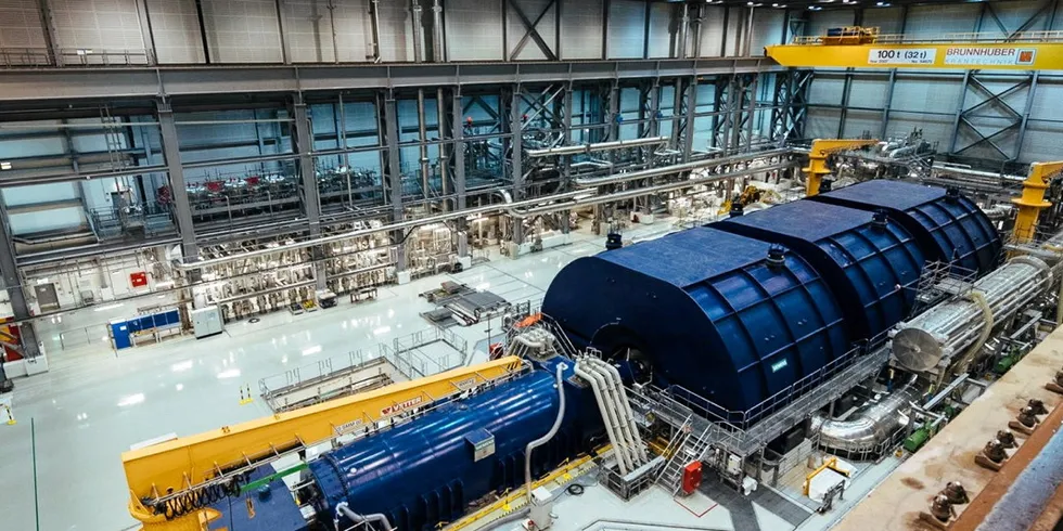 Det finske kjernekraftverket Olkiluoto 3 (1600 MW) er igang med prøvdrift igjen etter turbinfeil mandag.