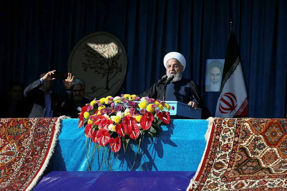 Irans president Hassan Rouhani taler til folket under en tur til byen Shahroud i Iran tirsdag.
