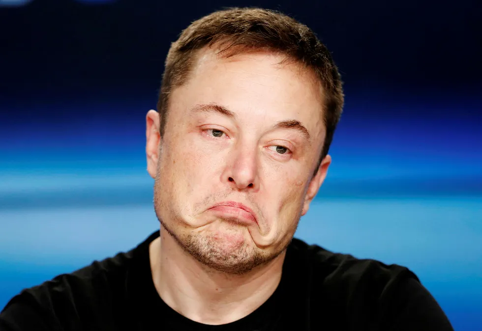 Tesla-sjef Elon Musk opplever fortsatt utfordringer knyttet til elbilproduksjonen.