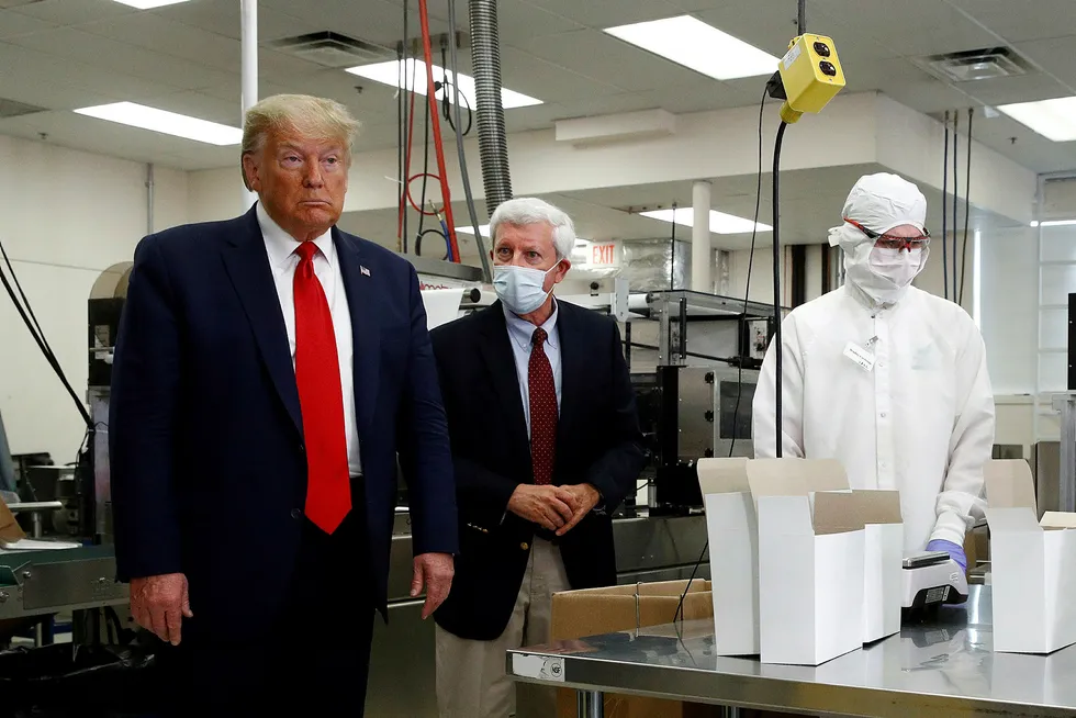 President Donald Trump truer med å innføre toll på varer fra Europa og Kina som svar på at amerikansk hummer er ilagt importavgift. Fredag besøkte han Maine. Foto: Patrick Semansky / AP / NTB Scanpix