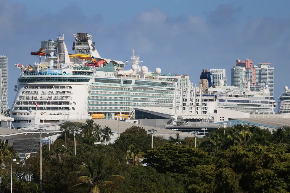 Royal Caribbeans cruiseskip Navigator of the Sea ligger til havn i Miami. Her har hun ligget uvirksom i et år.