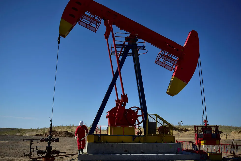 Mandag sank oljeprisen neste fire dollar. Illustrasjonfoto: Reuters/NTB scanpix