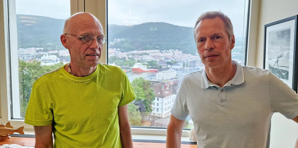 Havforsker Bjarte Bogstad (venstre) og forskningsdirektør Geir Huse tidligere i år. Huse forteller at det blir flere diskusjoner om torsken de neste dagene, da gjennom faglig utvalg for forskning og møte i referansegruppen for ressursforskning.