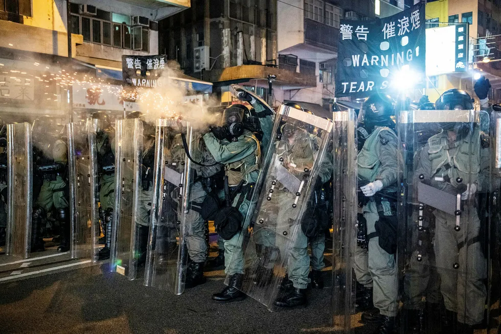 For andre dag på rad brukte polltiet i Hongkong tåregass mot demonstranter.