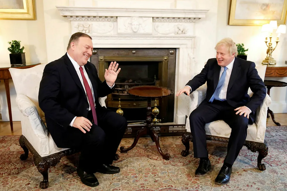 Britenes statsminister Boris Johnson tok imot USAs utenriksminister Mike Pompeo (til venstre) i Downing Street torsdag. Temaet var både brexit og Huawei.