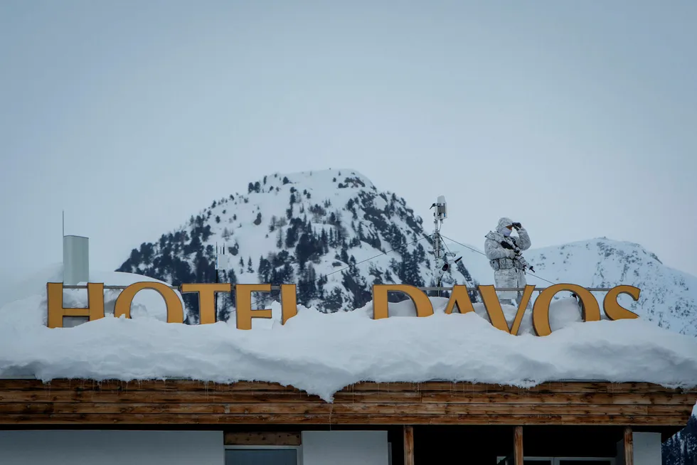 I Davos sto klimarisiko øverst på agendaen. Men bare en fjerdedel av topplederne i PwCs globale CEO-undersøkelse mener at klimahandling leder til nye forretningsmuligheter, skriver Ulrik Hallén Øen og Hanne Løvstad i innlegget.