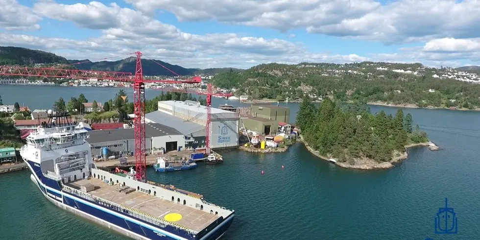 Simek jobber seg gradvis inn i fiskeri etter 10-15 år mer eller mindre utelukkende i olja. Alle foto: Simek