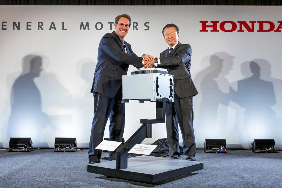 General Motors Executive Vice President Global Product Development Mark Reuss (left) and former Honda CEO North American Region and President Honda North America Toshiaki Mikoshiba, at the time of FCMS's establishment in 2017