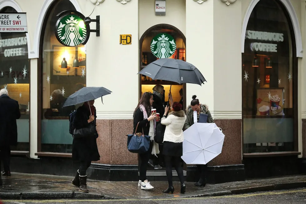 Den britiske finansministeren avslørte nylig at Starbucks ikke betaler skatt i Storbritannia. Kaffegiganten fyller neppe kemnerkassen andre steder heller. Foto: Dan Kitwood/Getty Images