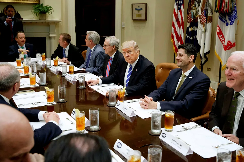 President Donald Trump, som her møter lederne av kongressen og senatet i Det hvite hus, er den fremste populist i Vesten i dag. Foto: Evan Vucci/AP/NTB Scanpix