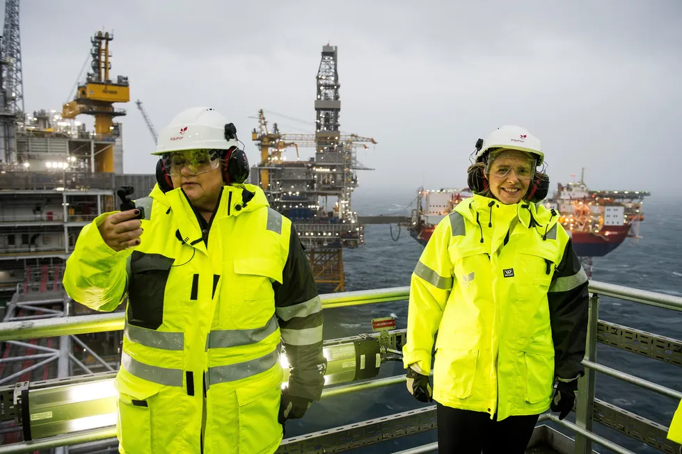 Erna Solberg og Sylvi Listhaug deltar på den offisielle åpningen av Johan Sverdrup-feltet i januar 2020.