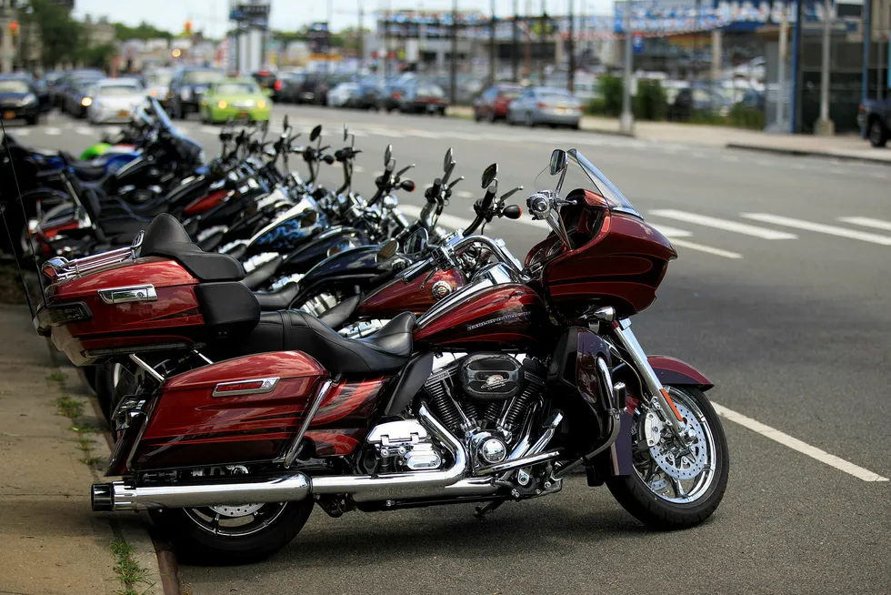 Harley-Davidson flytter noe av produksjonen ut av USA for å unngå toll. President Donald Trump er overrasket. Foto: Drew Angerer/Getty Images/AFP/NTB Scanpix