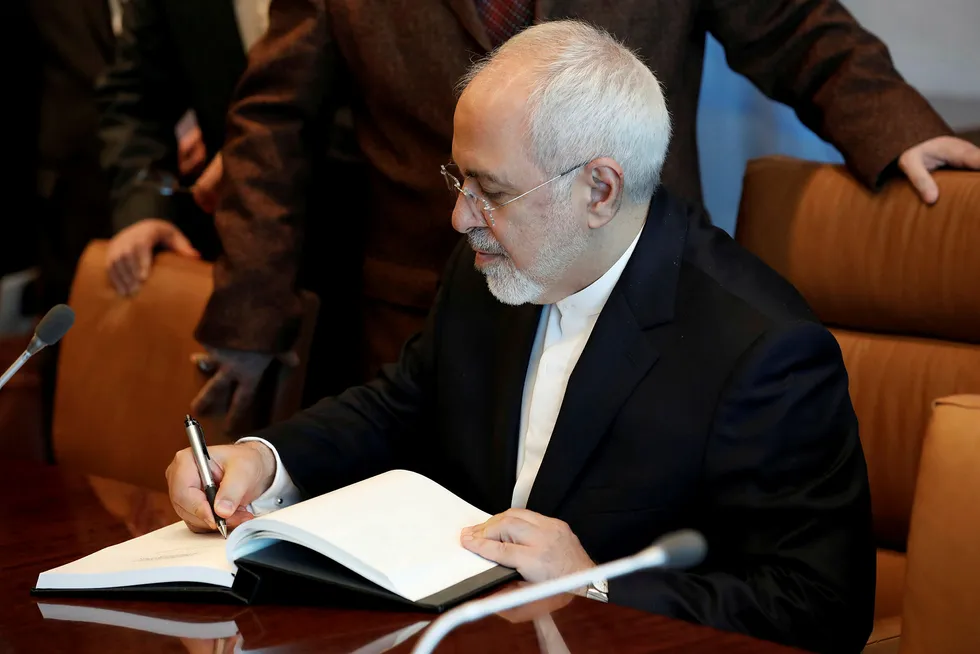 Irans utenriksminister svarer på USA-president Donald Trumps trussel angående atomavtalen. Foto: MIKE SEGAR/Reuters/NTB Scanpix