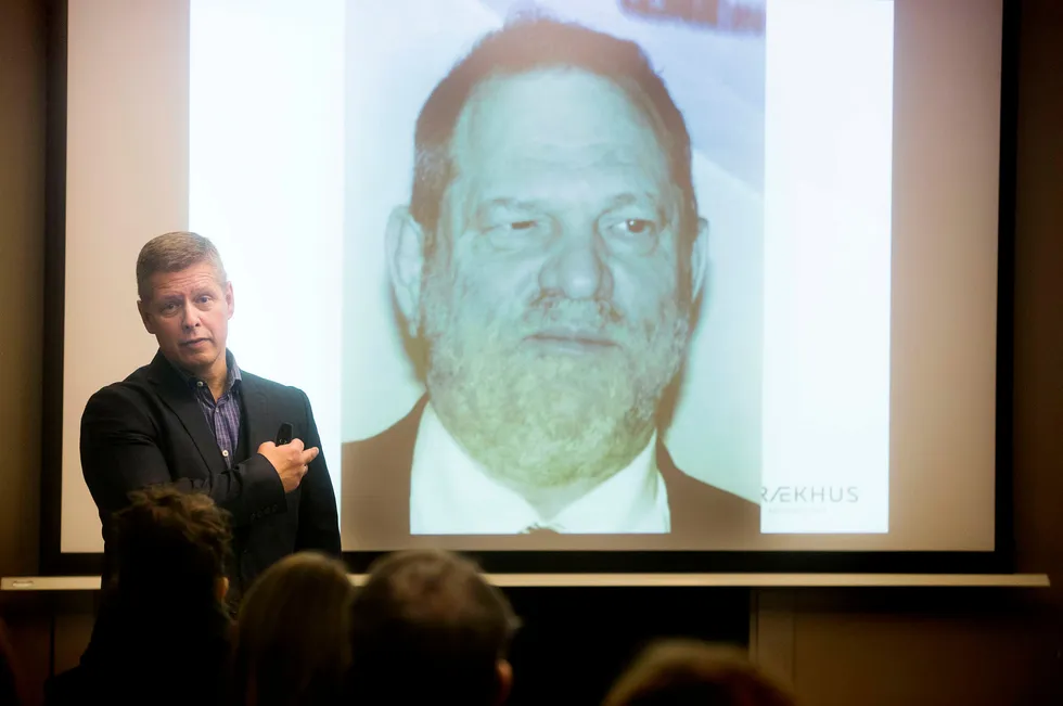 President Curt A. Lier i Norges Juristforbund beskriver Metoo-kampanjen, som startet med overgrepsanklager mot Hollywood-produsenten Harvey Weinstein (bildet i bakgrunn), som en øyeåpner. Foto: Fredrik Solstad