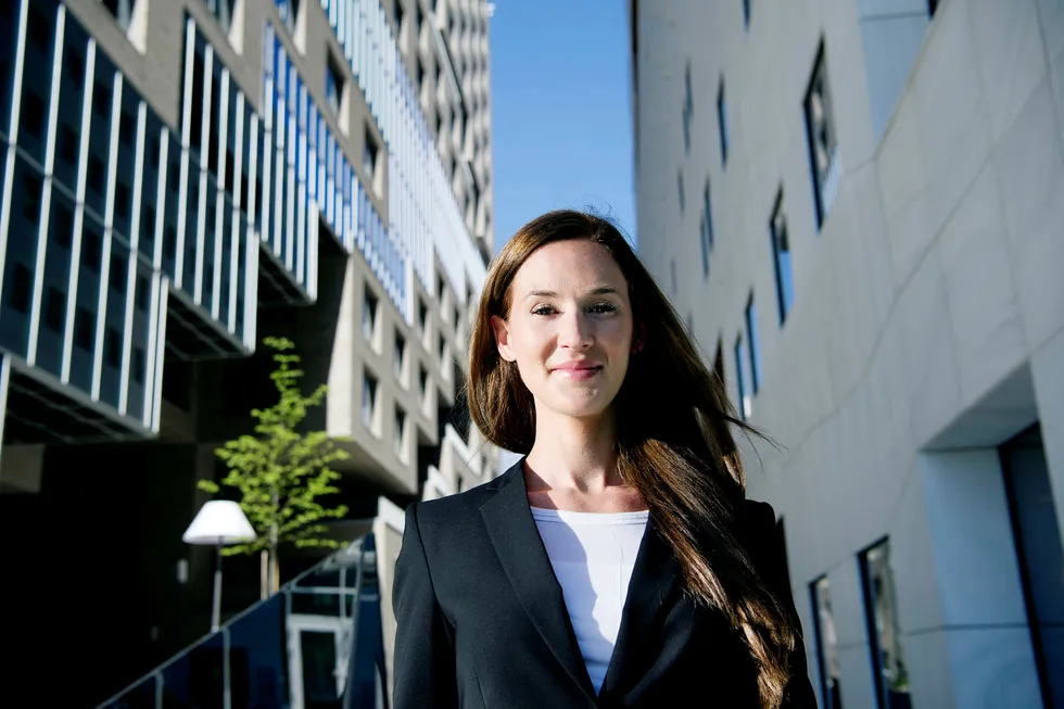 Jeanette Strøm Fjære, makroøkonom i DNB Markets, forteller at rapporten fra Norges Banks regionale nettverk var sterkere enn ventet. Foto: Elin Høyland