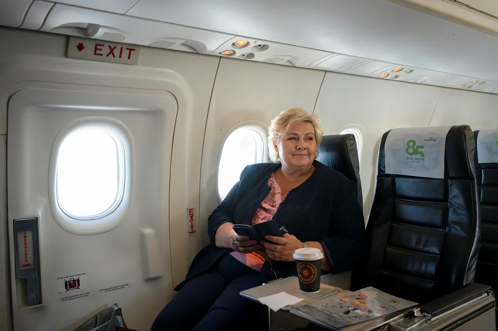 Statsminister Erna Solberg – her på vei fra Ålesund til Haugesund i valgkampen – sliter hverken med flyskam eller oljepengeskam.