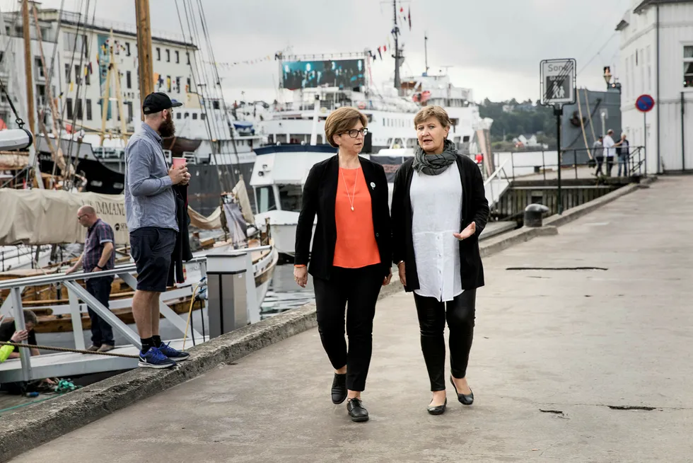 Fagforbundets leder Mette Nord (til høyre) og Sykepleierforbundets leder Eli Gunhild By er ikke med på notene fra Tromsø-ordfører Kristin Røymo (Ap). Foto: Marte Christensen