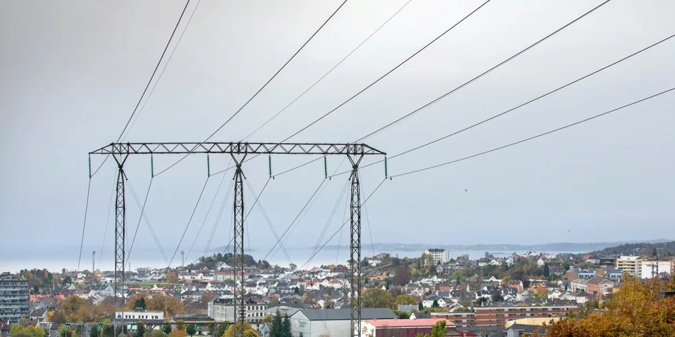 I Sør-Norge tjente staten godt over én krone per kWh i form av skatter og avgifter i fjerde kvartal i fjor.