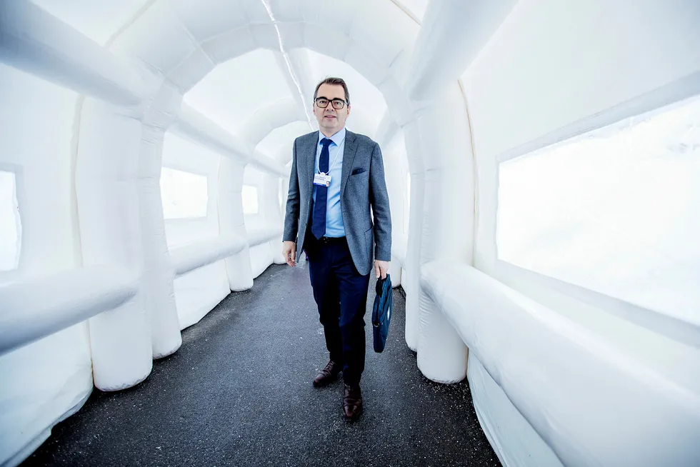 Hydro-sjef Svein Richard Brandtzæg, her fra tunnelen inn mot konferansesenteret under World Economic Forum i Davos i januar, opplevde et godt 2017. Foto: Orjan F. Ellingvag