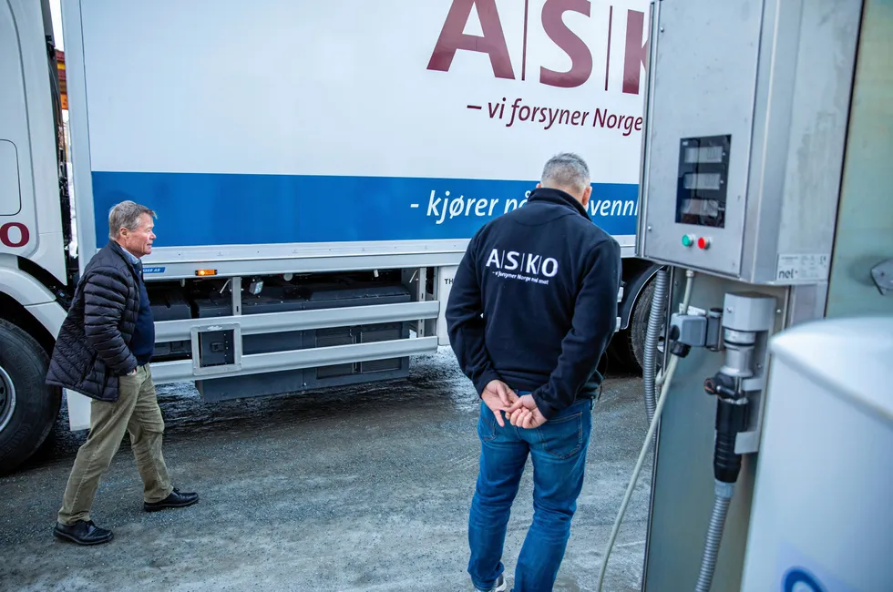 Asko driver transport av blant annet laks og forteller om store utfordringer siste tiden. Bildet er tatt ved en tidligere anledning.