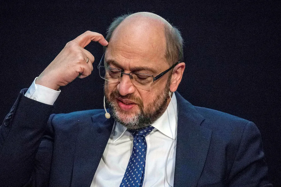 – Man må stå opp mot en slik mann og hans ideologi om gjenopprustning, sier de tyske sosialdemokratenes leder Martin Schulz om Donald Trump. Foto: Olivier Matthys, AP