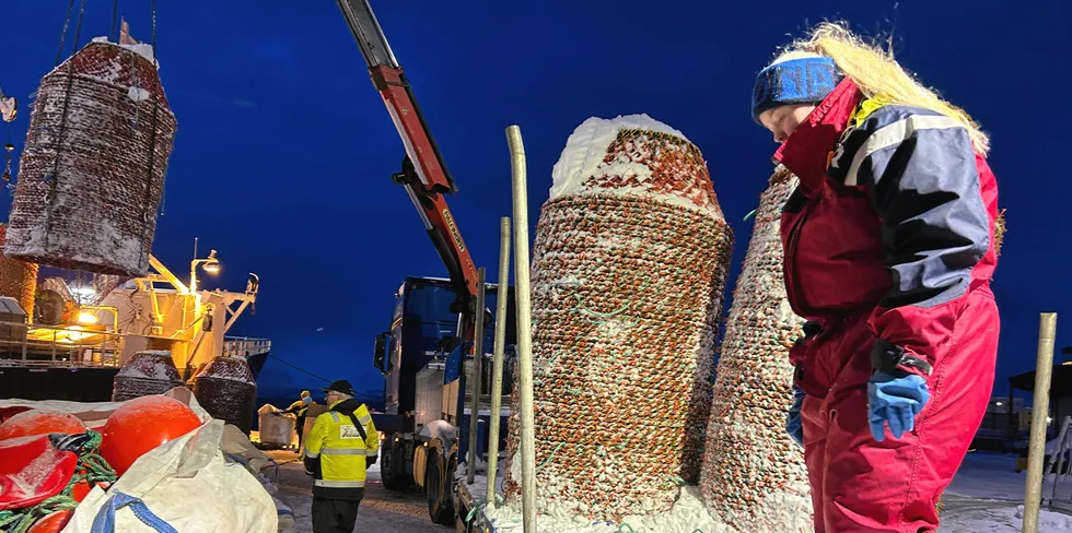 Det er mye å glede seg over i det nye året. Bildet viser «Tromsbas'» forberedelsene til snøkrabbefisket i Tromsø.