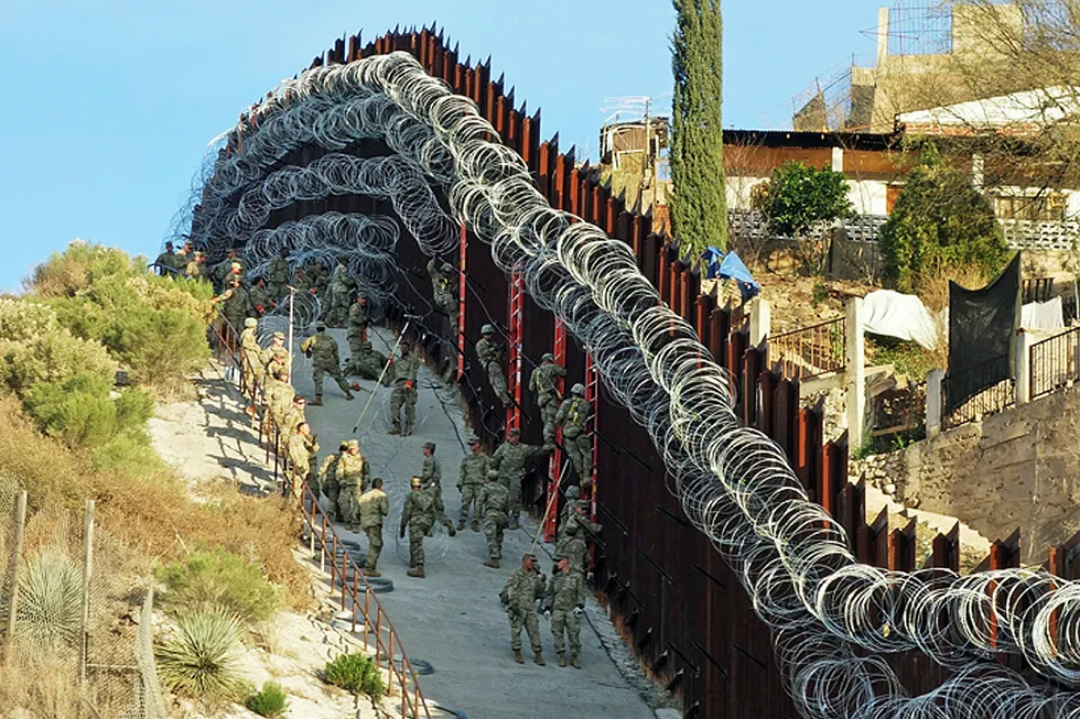 USA sender stadig flere soldater til grensen mot Mexico.