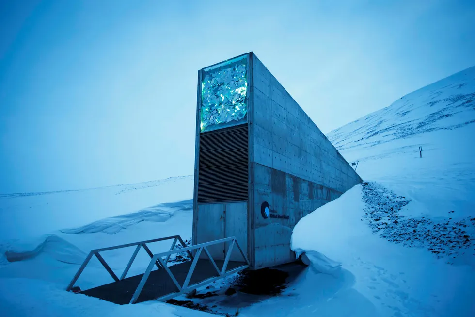 På Svalbard ligger verdens største sikkerhetslager for frø. I 2016 førte ekstremregn til at store mengder vann trengte inn i inngangen.