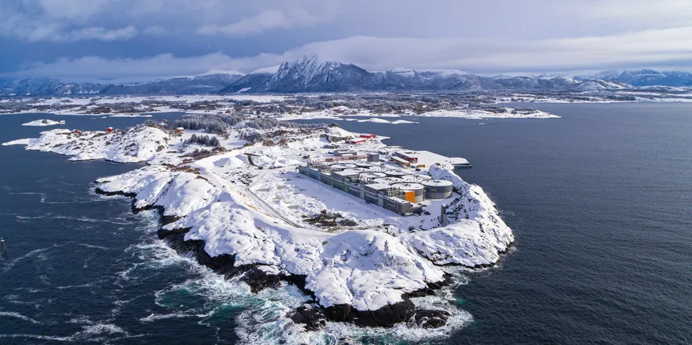 Salmon Evolution-anlegget på Indre Harøy utenfor Molde. Anlegget bygges ut i tre faser og blir et av Europas største oppdrettsanlegg på land. Ferdig utbygd i tre faser skal anlegget gi en produksjon på 36.000 tonn fisk i året.