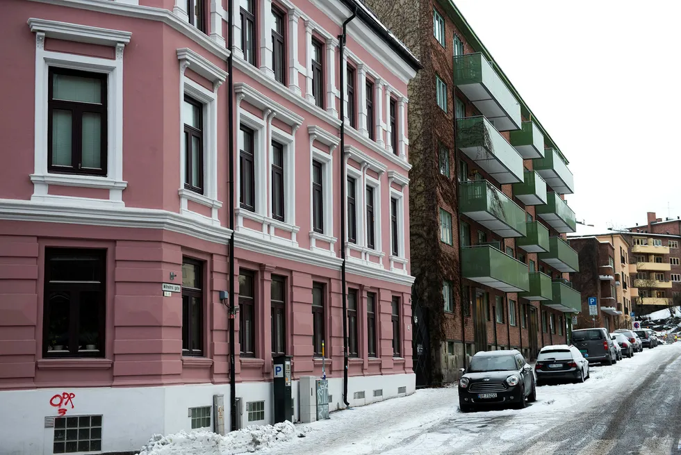 Eiendom Norge venter en oppgang i de nominelle prisene i de fleste store byene i Norge, noe som i sum vil gi en moderat oppgang i boligprisene i landet under ett i 2019. Her fra Bislett i Oslo.