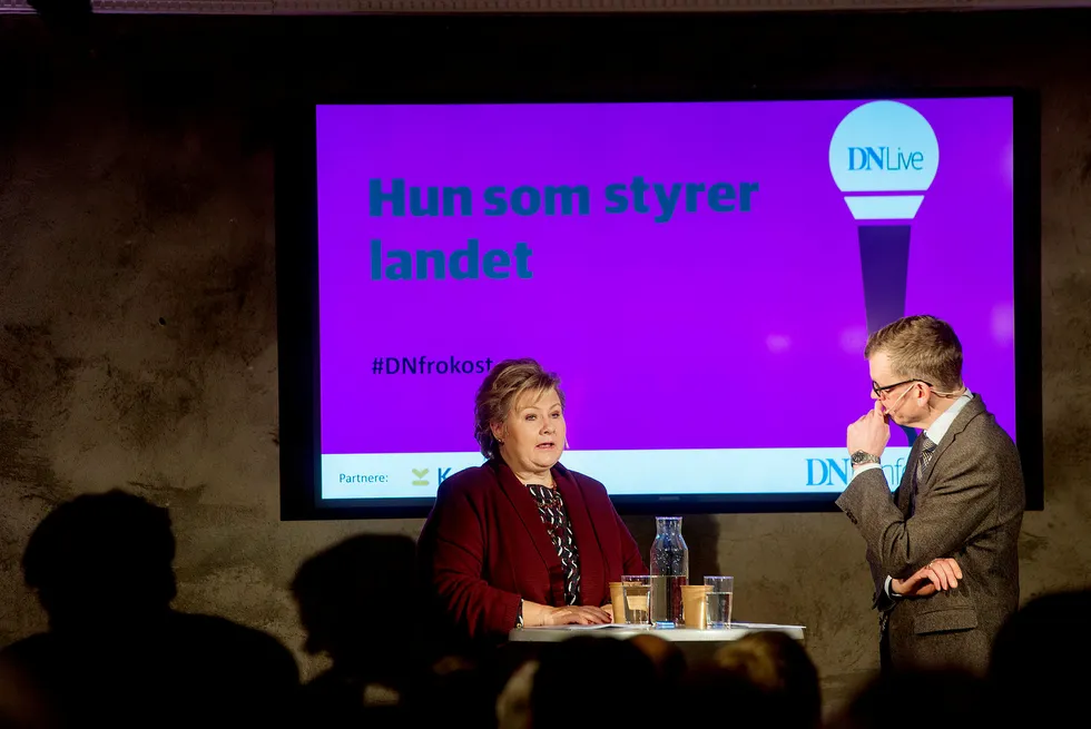 Statsminister Erna Solberg blir intervjuet av politisk redaktør i DN, Kjetil B. Alstadheim. Foto: Mikaela Berg
