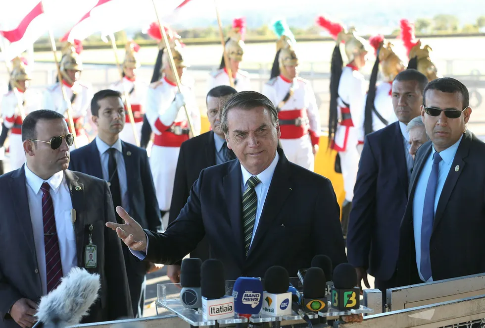 Brasils president Jair Bolsonaro trekker seg fra det regionale møtet i Colombia der presidenter fra Amazonas-landene i Sør-Amerika skal møtes og diskutere miljøspørsmål fredag.