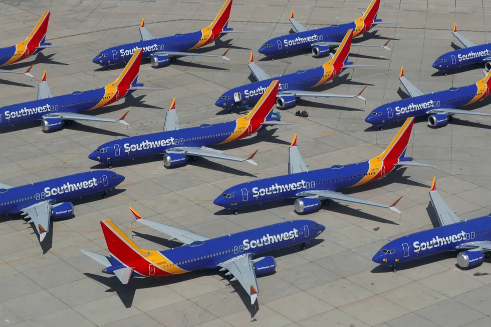 Boeing Max 8-fly tilhørende det amerikanske flyselskapet Southwest Airlines står her parkert på Victorville Airport i California i påvente av at de tekniske problemene løses.