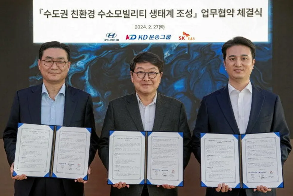 From left, Hyundai Motor Company's vice president Jung Yoo-seok, KD Transportation Group CEO Heo Sang-joon, and SK E&S CEO Choo Hyung-wook.