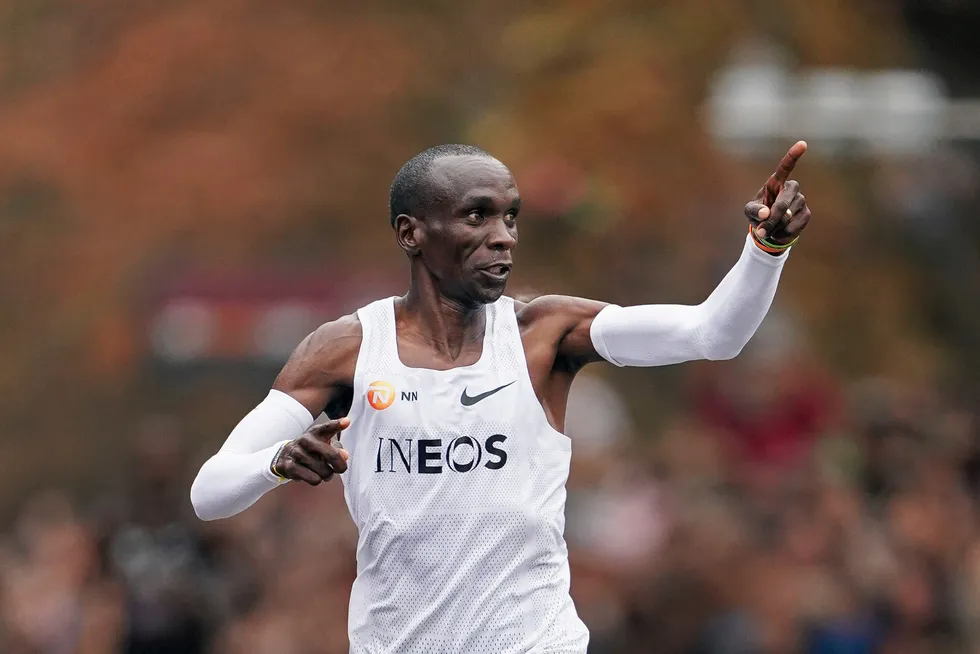 Hva heter denne kenyaneren, som innehar verdensrekorden for et maratonløp?