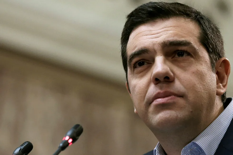 Statsminister Alexis Tsipras kaller de siste kravene fra långiverne for «irrasjonelle». Han mener at det vil føre til en «sosial katastrofe» hvis de blir gjennomført. Foto: MICHALIS KARAGIANNIS