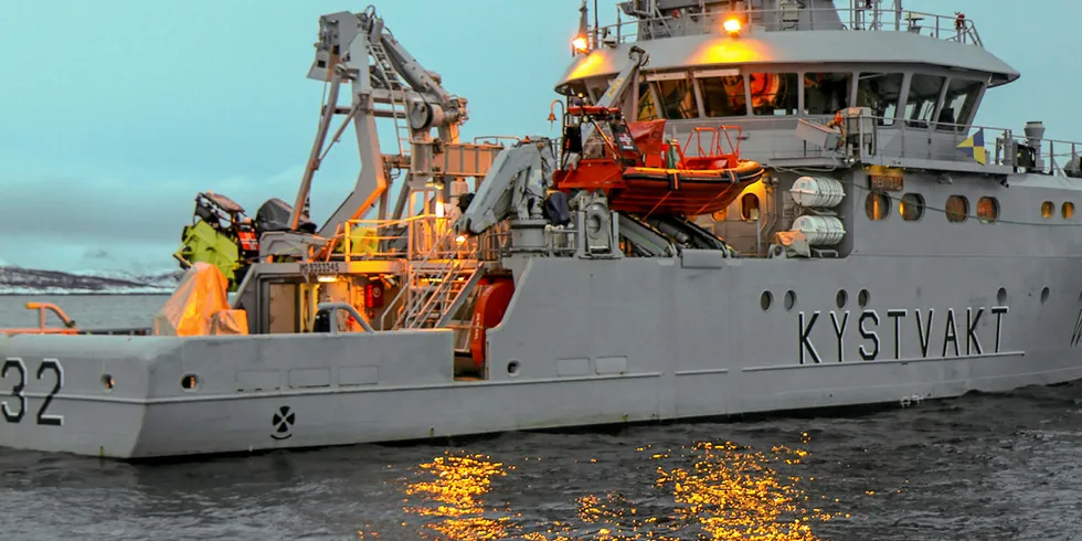 OVERVÅKER: KV «Heimdal» og den øvrige kystvaktflåten har en sentral rolle i overvåkningen av ressursuttaket i fiskeriene.
