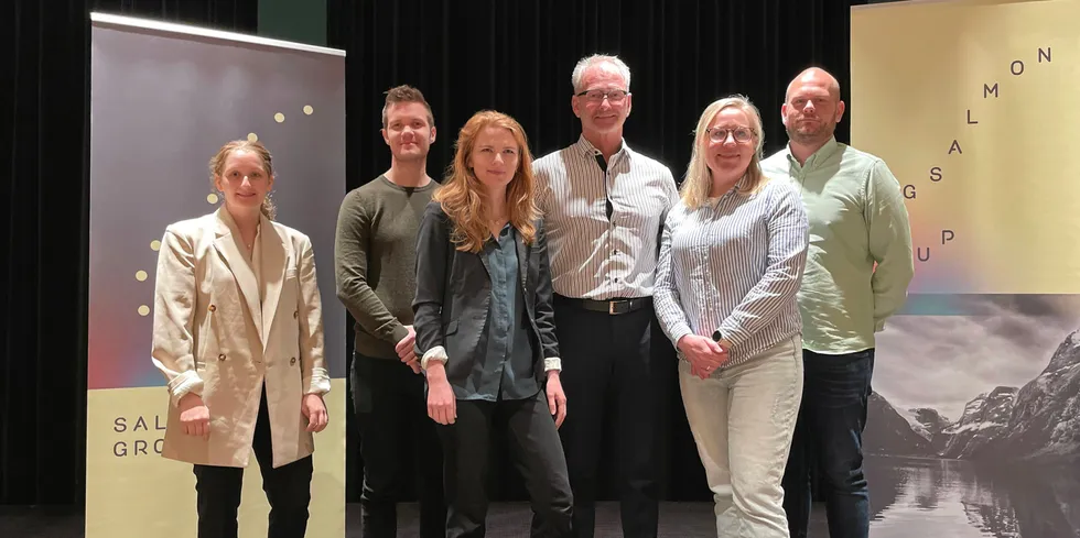 Det nye styret i Salmon Group. Fra venstre: Marte S. Hatlevik (Osland Havbruk), Erlend Vassbotten (Steinvik Fiskefarm) Anne Marte Tombre (Tombre Fiskeanlegg), Tom Jarle Bjørkly (Mortenlaks), Anne Martha Heidal (Femanger Laks) og Svein Arve Forland (Telavåg Fiskeoppdrett).