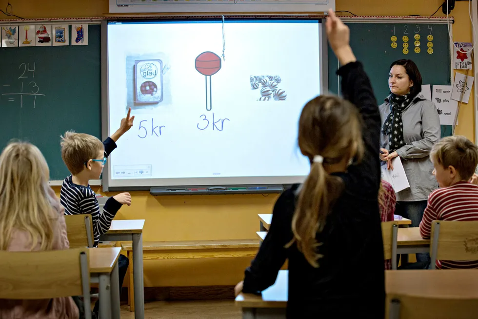 Norske elever utmerker seg på barnetrinnet. På ungdomstrinnet gjør elevene det middels godt i matematikk og naturfag. Foto: Aleksander Nordahl