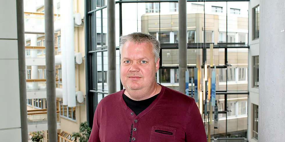 Jobber på spreng for å få nye kontrakter: Daglig leder Roger Sørgård i Kråkøy Slakteri