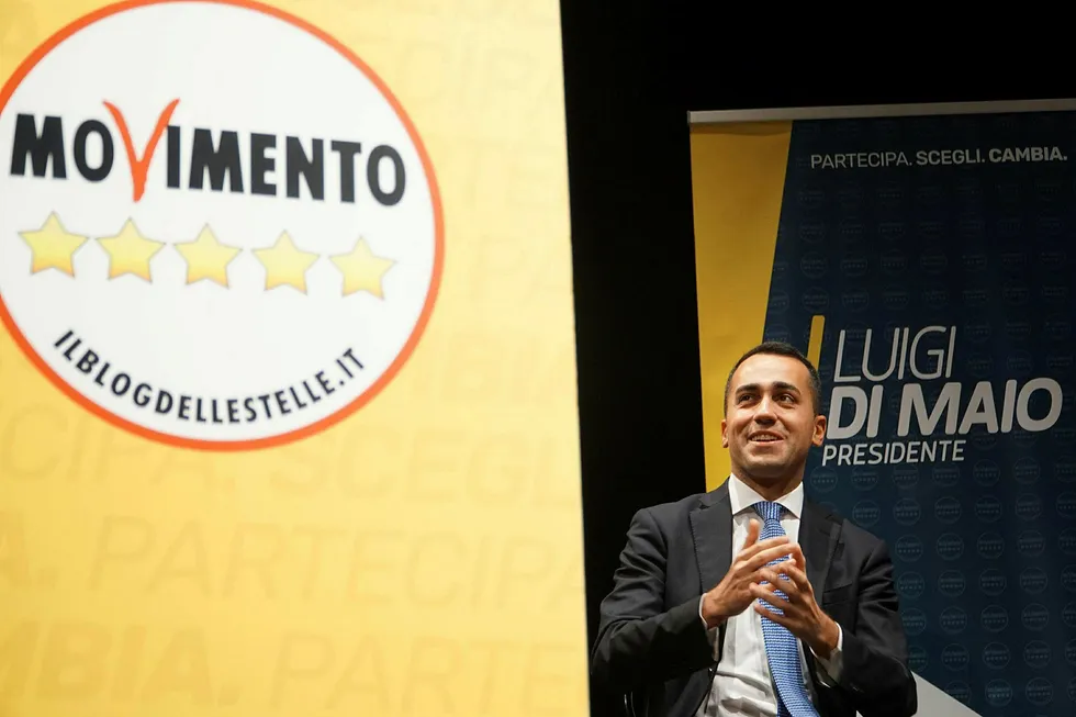 Five-Star movement candidate for premier Luigi di Maio addresses a rally in Naples, Italy, Monday, Feb. 12, 2018. A hung Parliament could be the result of the March 4 vote, which political analysts predict will produce three blocs: the 5-Star Movement, Berlusconi's center-right alliance and the center-left forces led by former Premier Matteo Renzi. Foto: Cesare Abbate