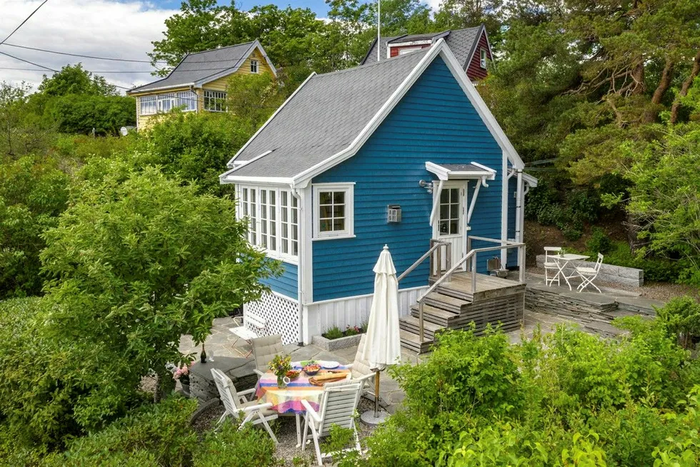 Den lille hytta på 32 kvadratmeter ble solgt for 6,4 millioner kroner, 900.000 kroner over prisantydningen.