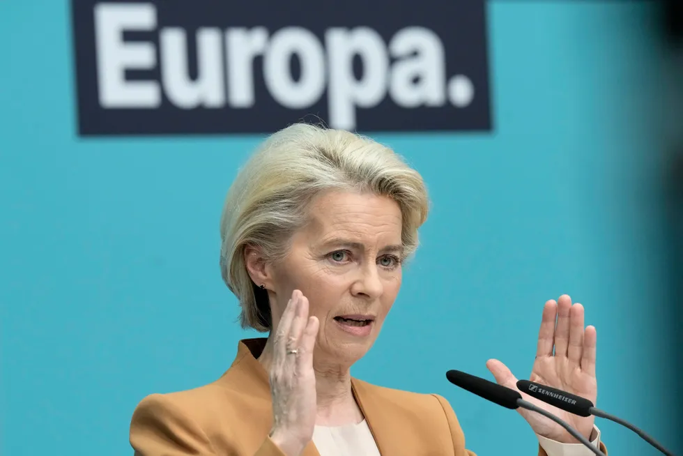 – Vi må fortsette å bryte ned Putins krigsmaskin, sier EU-kommisjonens leder Ursula von der Leyen.
